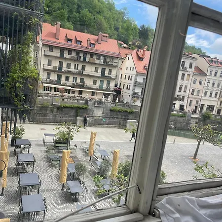 Old Center Family Daire